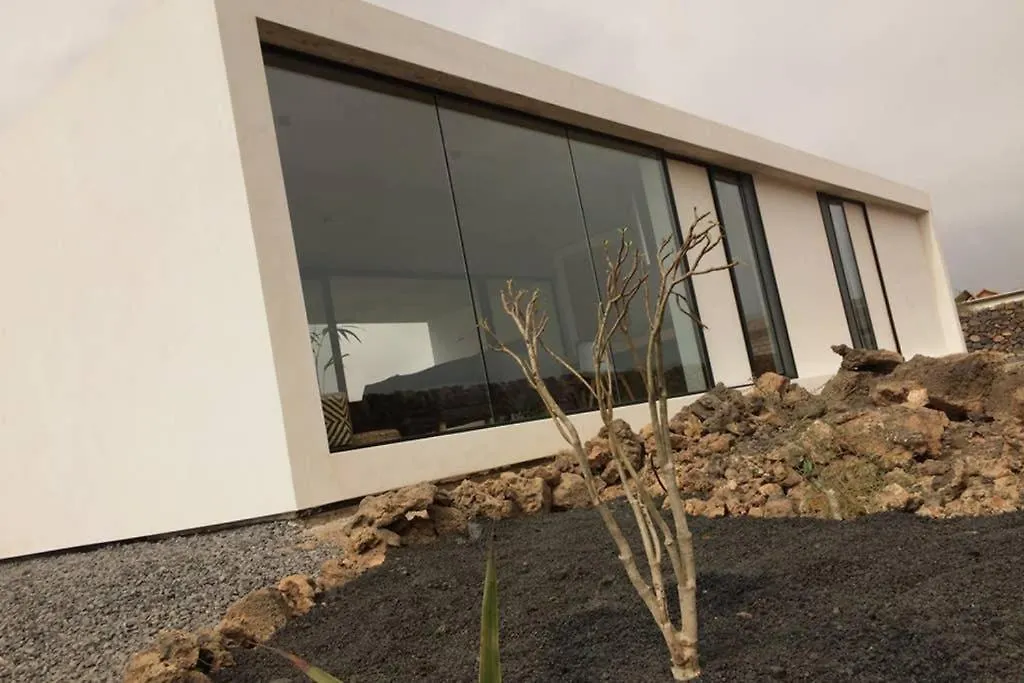 Minimalist House With Volcano View & Heated Pool Villa Lajares Spagna